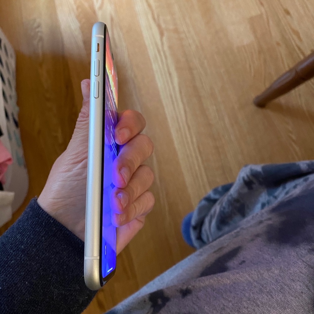 iPhone XR - Picture 4 of 4